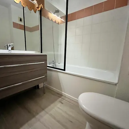 Lumineux Avec Piscines, Terrasse Et Parking A - Fr-1-624-125 Daire